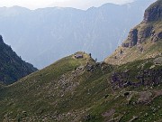 70 Uno sguardo al Bivacco dei Tre Pizzi (2050 m)